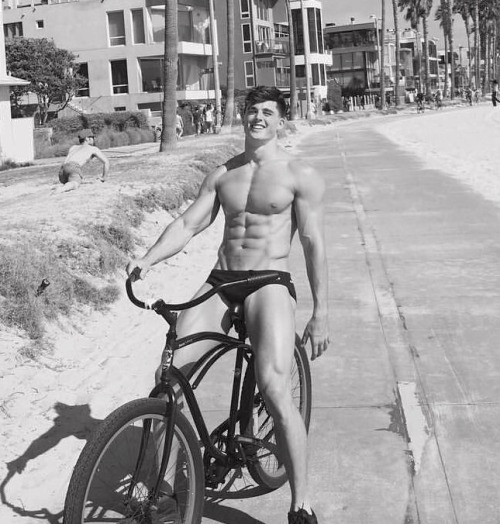 fuckyoustevepena: Pietro Boselli in speedos