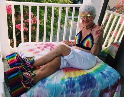 Love a bit of Baddiewinkle! Despite what magazines tell you, beauty, style and creativity don’t disa