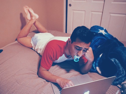 peterpan-land:  Late night study session. I’m pooped…figuratively speaking. 