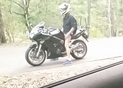 rustycruiser:  Motorbiker stoped watching