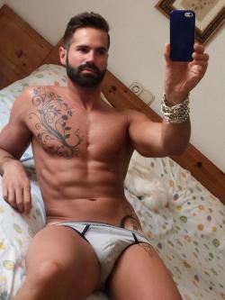 instaguys:  Guys with iPhones Source: gwip.me