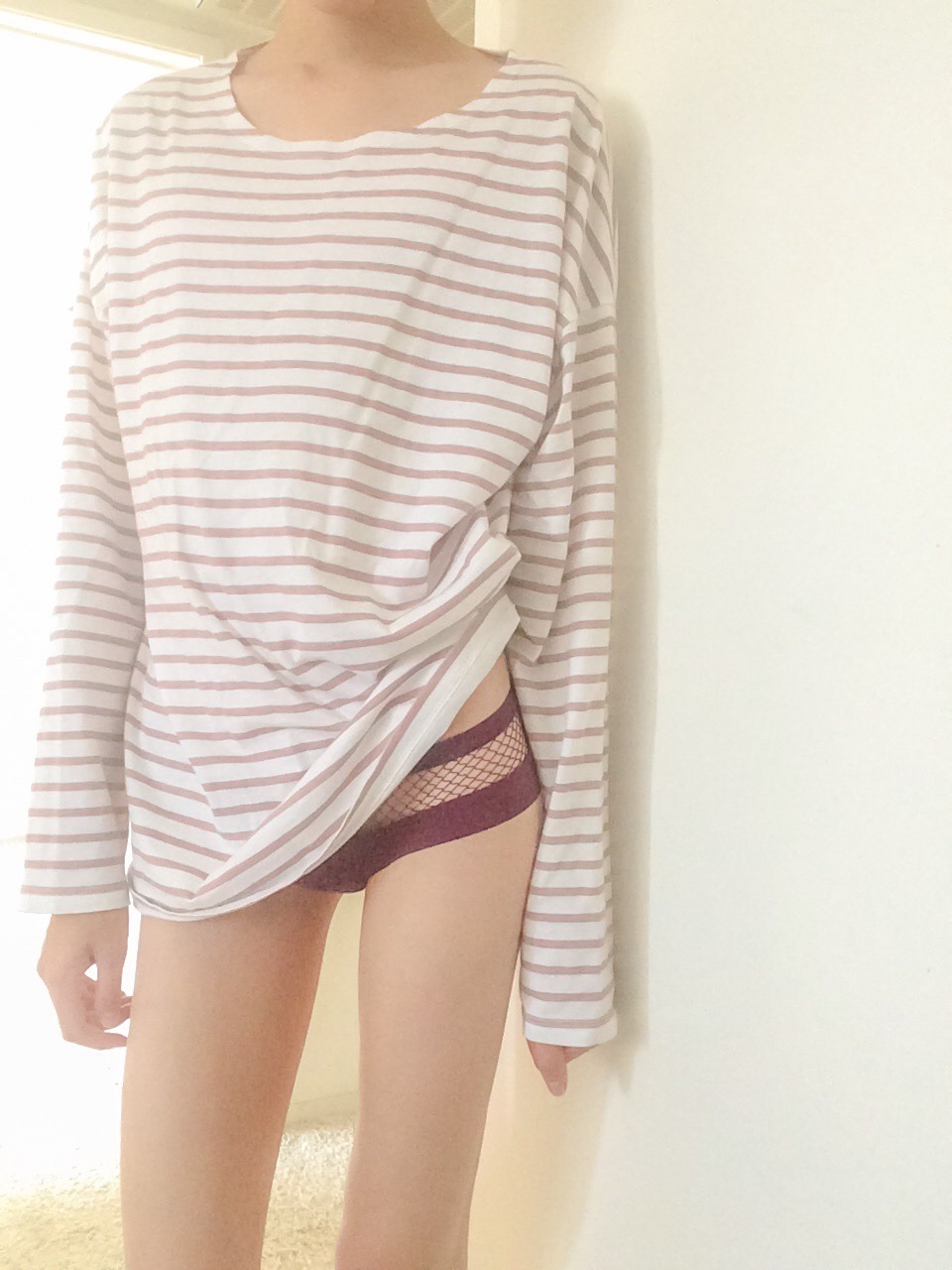 yammybaby:  Oversized shirts are da cutest.