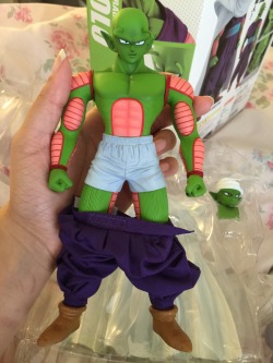 goingtonamek:  mothersushi:Piccolo wears boxers  #hiding the diccolo