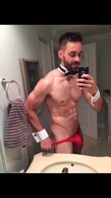 allthefans:  baitmensyd:  This sexy hung guy I baited a couple months back. Like if u think he is sexy and re blog 😍😍  Make sure u follow @baitmensyd for some hot pics