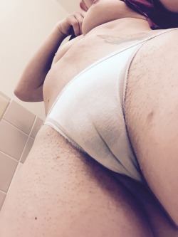 smythersstuff:  I love it when the misses sends me work porn. Even more so when it’s camel toe.