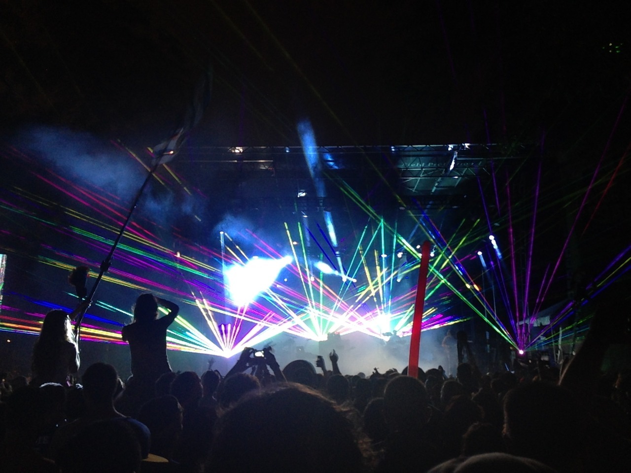 plant-your-root:  Look into the lazers.
