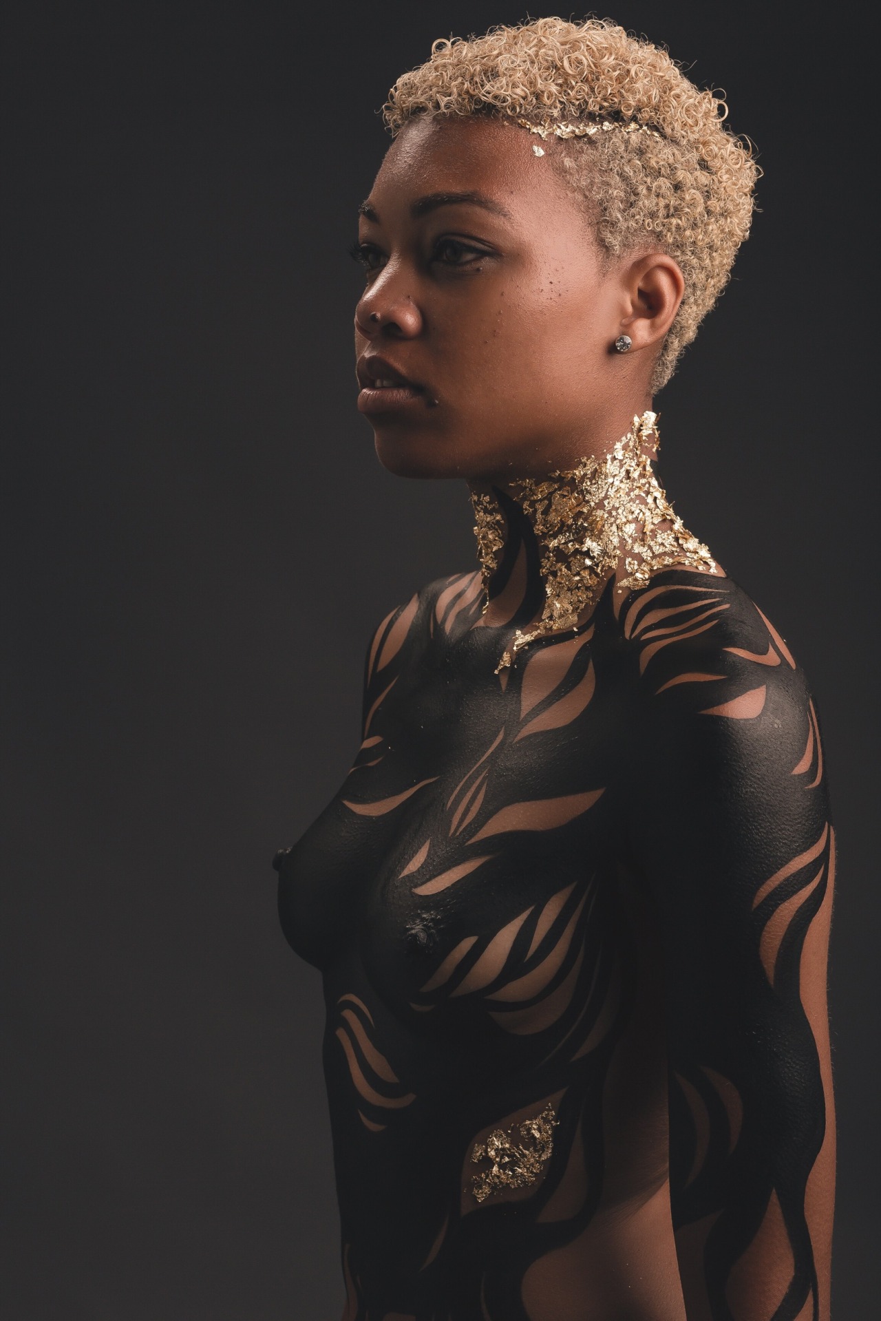 sistersoil: blackgirlsrpretty2:  Queen collection Art by nekokeko Photo by @photosbydarrin