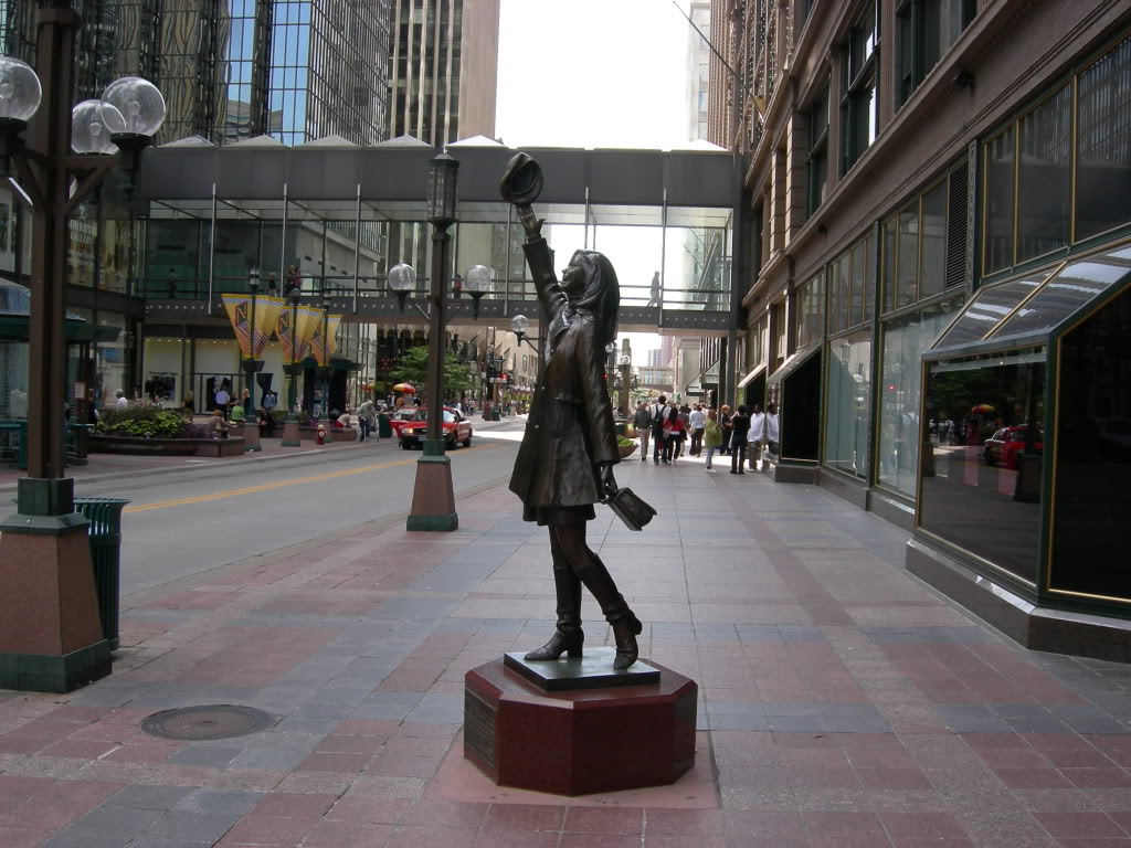 cheesewhizexpress:Mary Tyler Moore statue located at Nicollet Avenue Minneapolis,