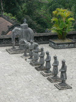 visitheworld:  Statues at Khai Dinh Mausoleum,