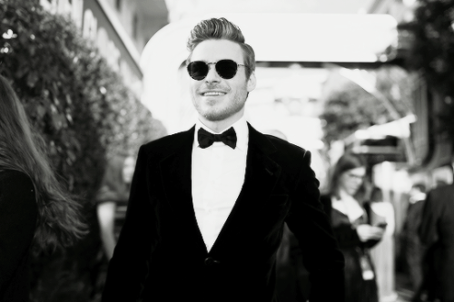 creganstarks:Richard Madden attending the 76th Annual Golden Globe Awards