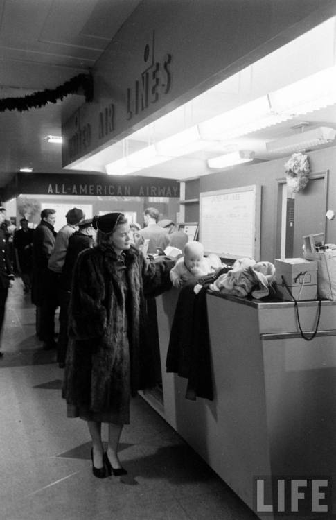 New Year’s travel(Cornell Capa. 1952)