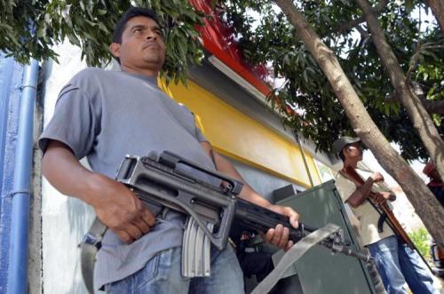 cerebralzero:fnhfal:Mexican vigilantes.Grupos de Autodefensa Comunitaria