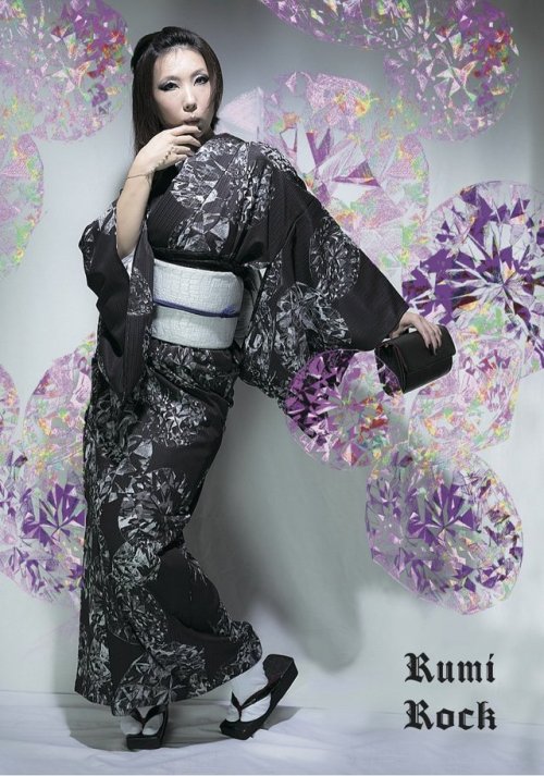 Bedazzling diamond pattern kimono by RumiRock