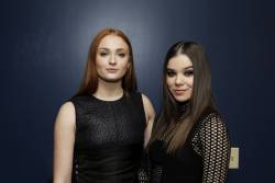 gentlemanboners:  Sophie Turner and Hailee