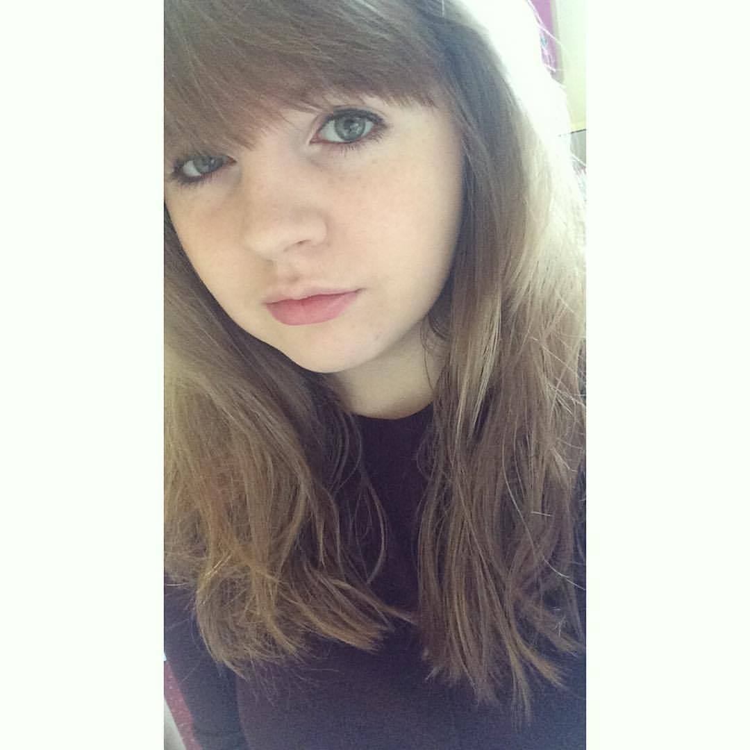 waitingforthesummerrain:  Too pale 👻 #selfie