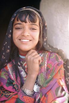 fotojournalismus:Portraits of Baloch women in traditional clothes, southern Afghanistan, 1978.Photog