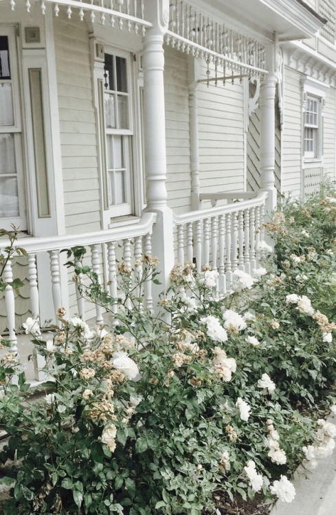la-petitefille:a dreamy house i stumbled upon. ♡