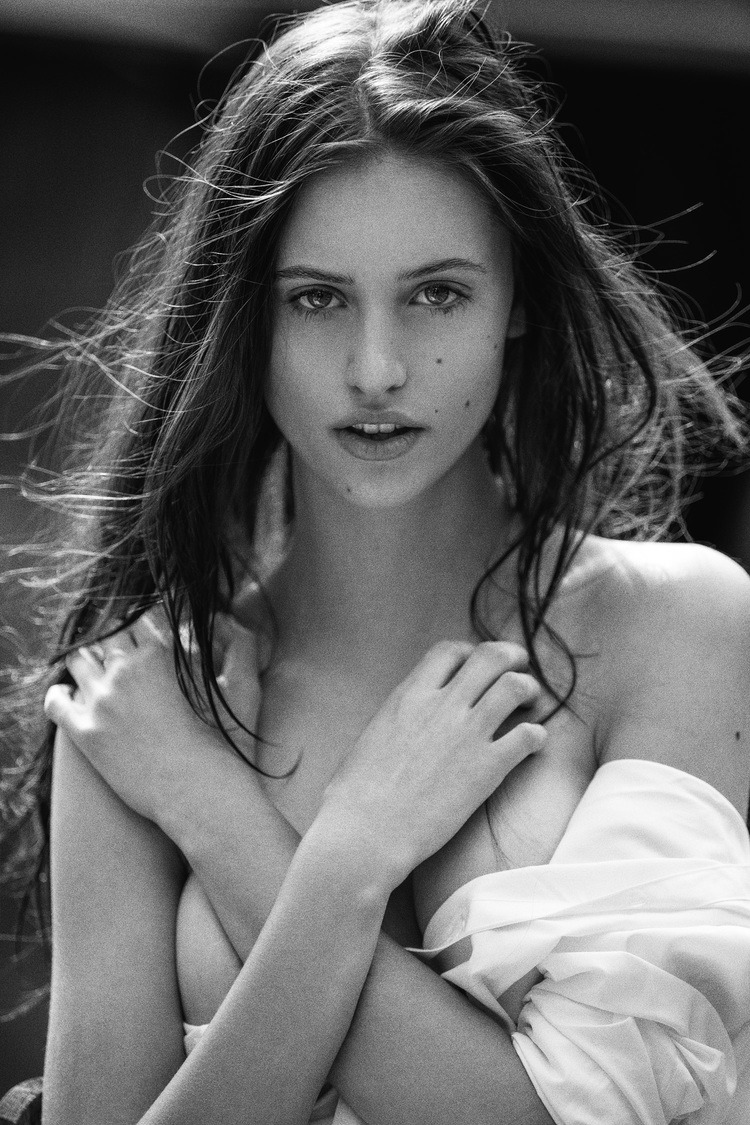 sexysensualbabes:  ph. remi kozdra &amp; kasia baczulis 