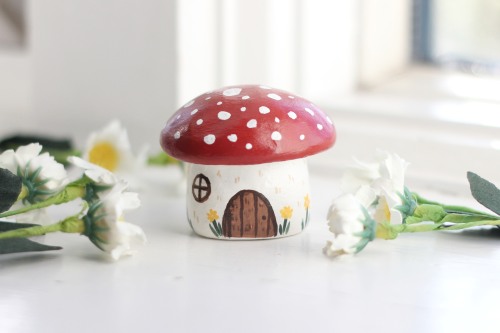 ash-elizabeth-art: This little mushroom fairy house is handmade with polymer clay, hand painted with