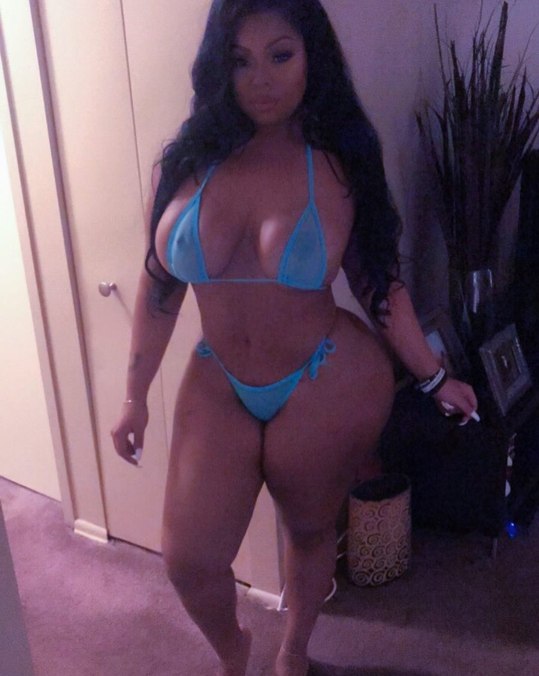 kingjazziedad:  kingjazziedad:  DeliciouslySexy. Curvy. BootiDelicious Mami…Ms