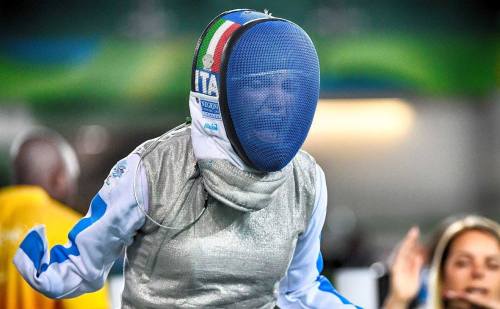 modernfencing:[ID: a foilist shouting in victory.]Beatrice Vio at the 2016 Paralympics!great picture