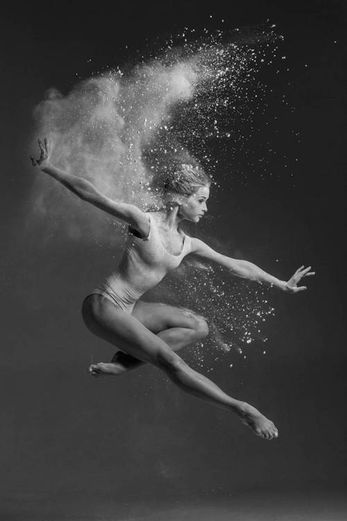 art-tension:Flour Power by Alexander Yakovlev A series of images shot by Russian photographer Alex