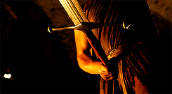 feestje:  Tywin Lannister melting Ned Stark’s sword to Lannister steel while burning wolf pelts with the Rains of Castamere playing in the background before the intro tune even starts (◡‿◡✿) 
