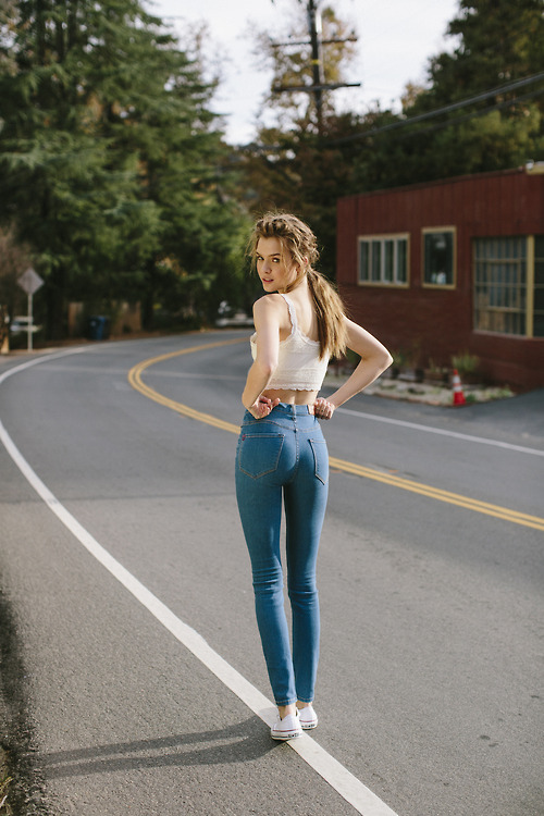 thehottesthere:  http://www.thehottesthere.com/ 