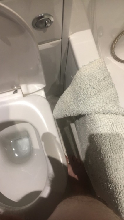shad0wmast3r: Peeing can be hard