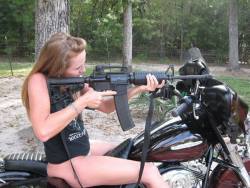 chicksandchoppers:  A chick a harley and