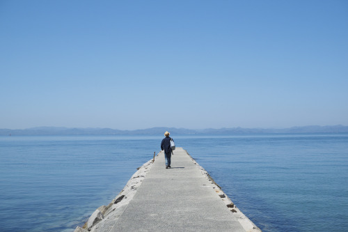 shodoshima-camera:夏が近づいてきた気がします。海の青さにテンションあがる！