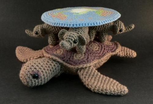 edwardspoonhands: pyritewolf: crochet great a’tuin is the best great a’tuin (source) I W