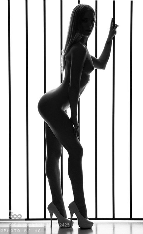 XXX artistic-nude-photos:  Pipi MORE……  photo