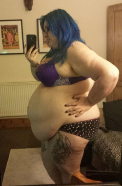 Women with fat hanging bellies