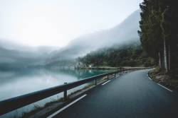 robsesphoto:  A foggy morning drive in Norway 