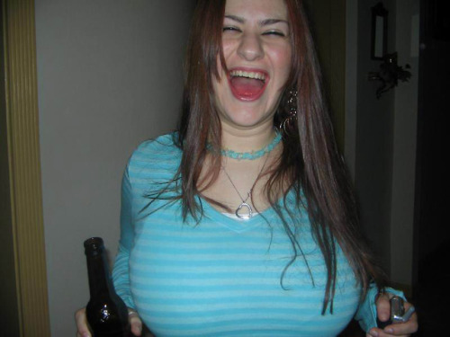love them in tight tops huge tits like theese love them huge,mmmmm.