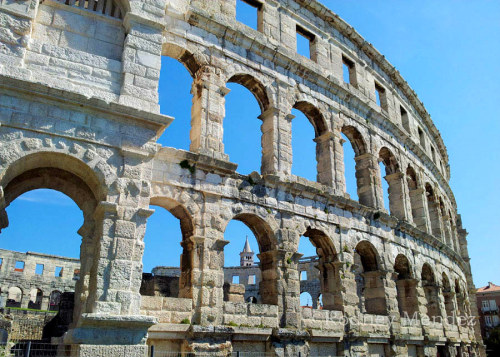 aswiftfooted:Pula’s Roman Amphitheater (situated at the southern tip of the Istria peninsula, Croati