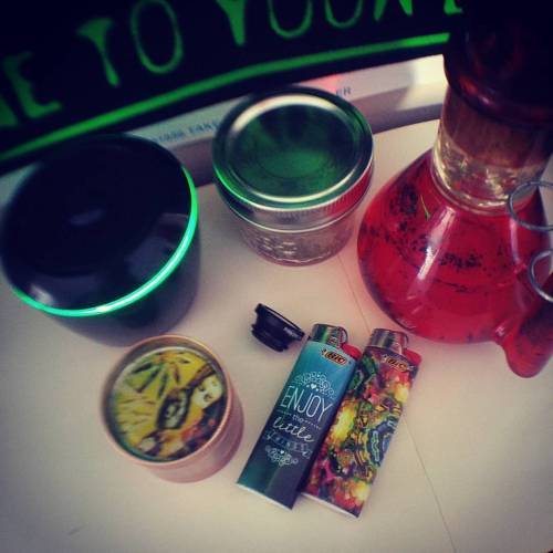 Enjoy the little things #wakenbake #weedporn #ganjaman #420 #flickmybic