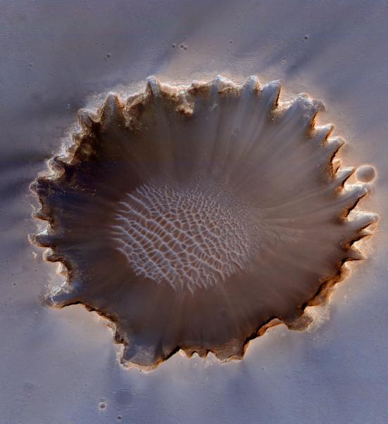 atomstargazer:  Victoria Crater on Mars  Victoria Crater at Meridiani Planum This