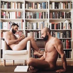 nudeworkingmen:  Buchhändler