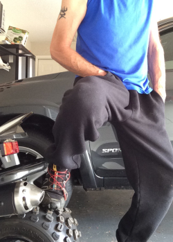 sockssux:  n2ftgear:  Wearing the clothes I wore yesterday because I am trying to get a nice scent built up on these Nike Elites. Just horsing around in the garage cuz I’m bored lol!  that’s fucking HOT