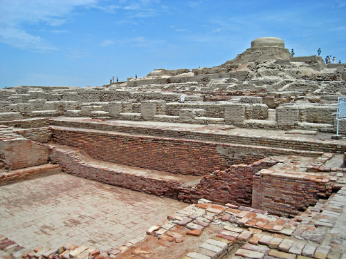 kingmilesiii:Mohenjo-daroMohenjo-daro (IPA: [muˑənⁱ dʑoˑ d̪əɽoˑ], (Sindhi: موئن جو دڙو), (Urdu: موئن