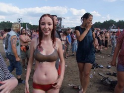 sexy-pokies:  Young and wet at the festival http://goo.gl/BOvx90