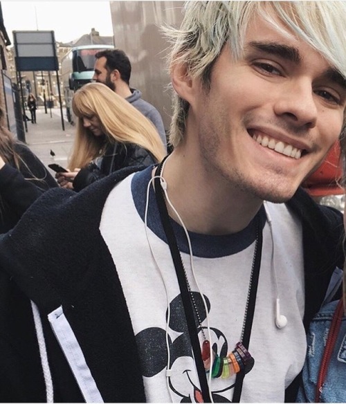 pictures of awsten that i find adorable