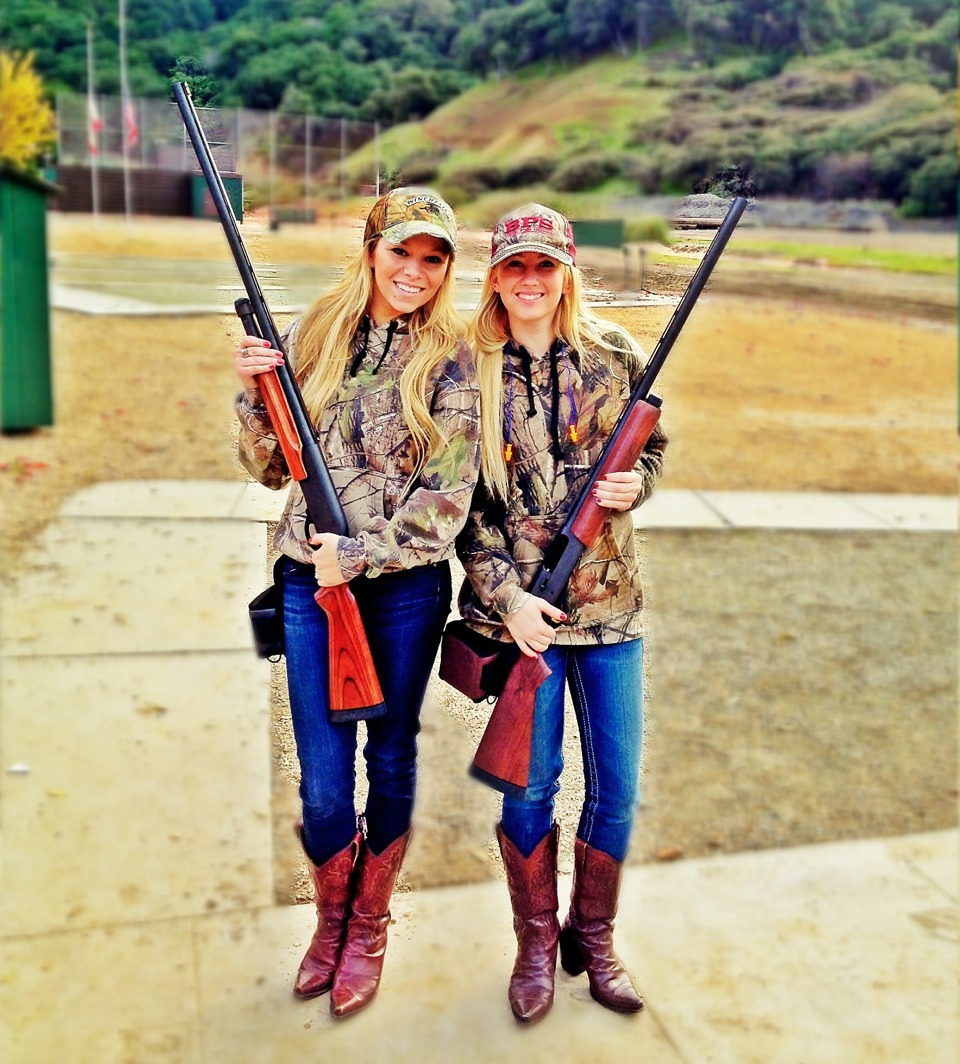 girlandguns:  Girl With Gun  follow me at : http://girlandguns.tumblr.com/