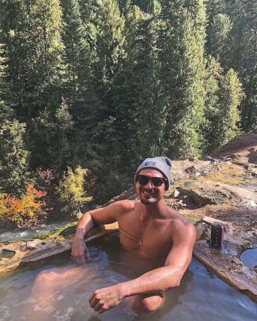 soakingspirit:rene.pptWarmed up this morning in some cliffside hot springs out in the middle of the 