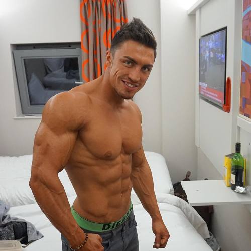 lumbrjax:  Instagram user @callumfitness http://ift.tt/1SEqgK6