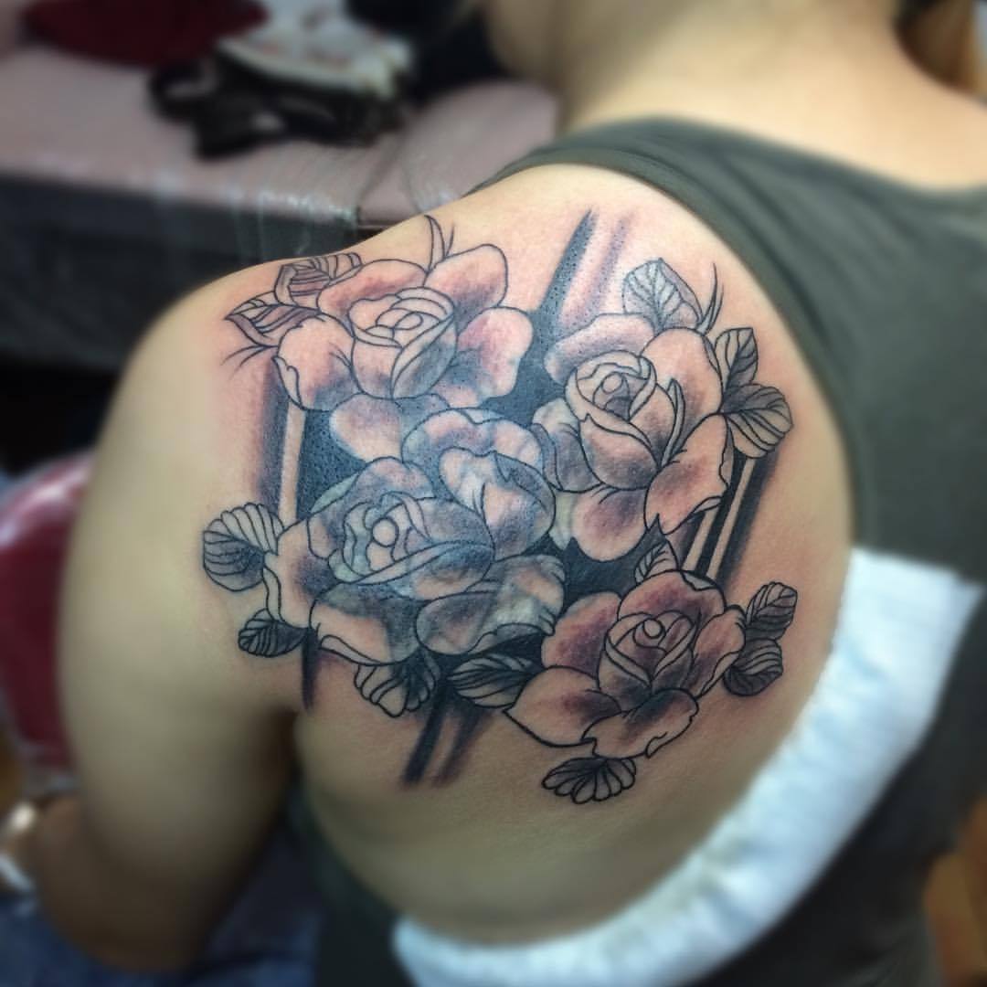 Primera sesión de cubrimiento de tatuaje con rosas. #tattoo #tatuaje #tatu #ink