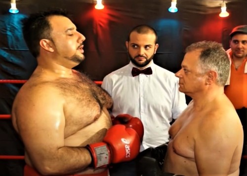 bears-muscle-boxing: In Moscow a middle-aged former boxer was having a problem with a gigantic middl