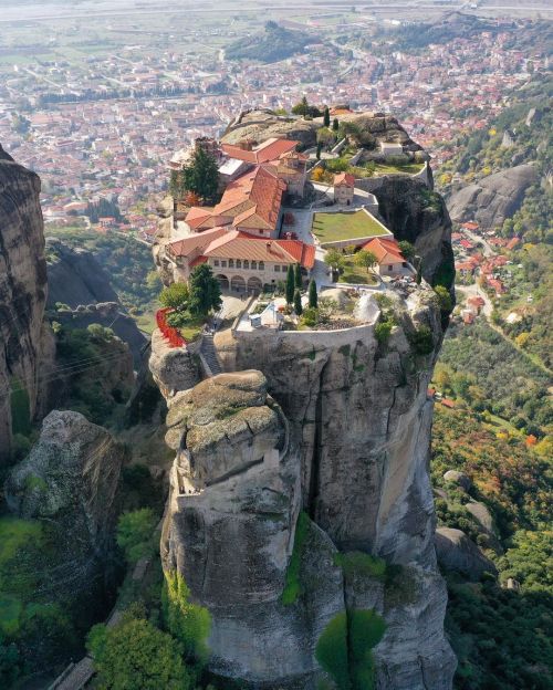 utwo:Greece Monasteries, breathtaking views from high above…. © K. Katopis